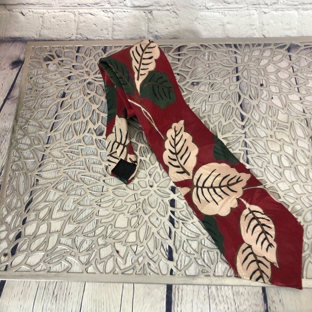 Men’s Tie Red White Green Leaf Design Tie